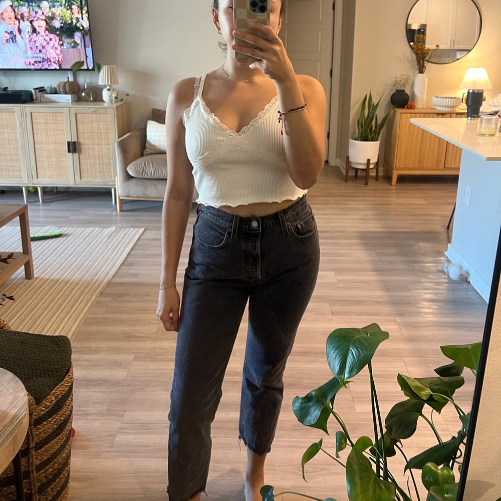 Levis 501 straight leg 
Size 27